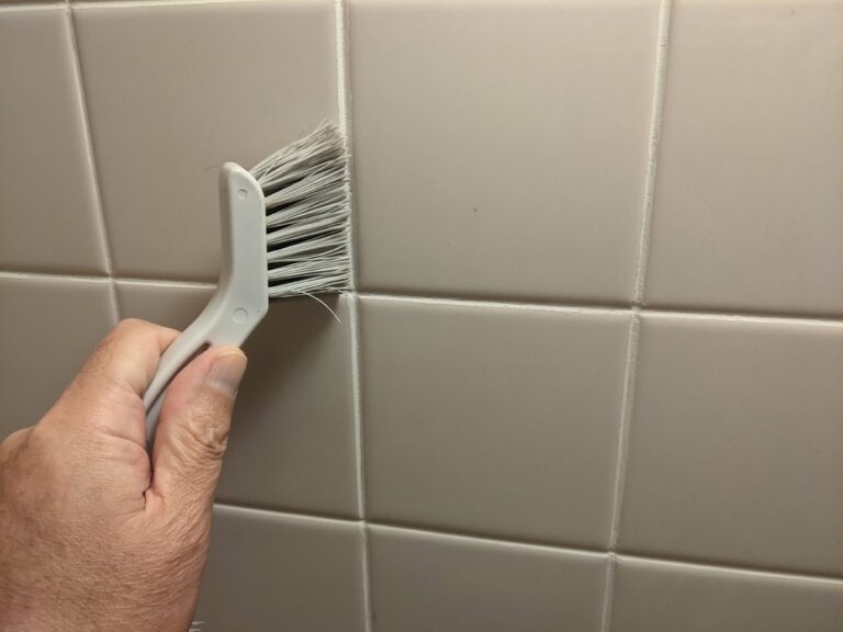 掃除のプロが教える！カビを発生させない掃除術