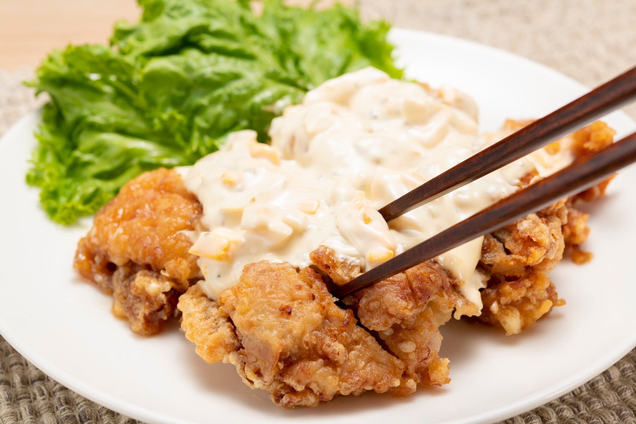 チキンナンバン、フライドチキン、酢とタルタルソース。