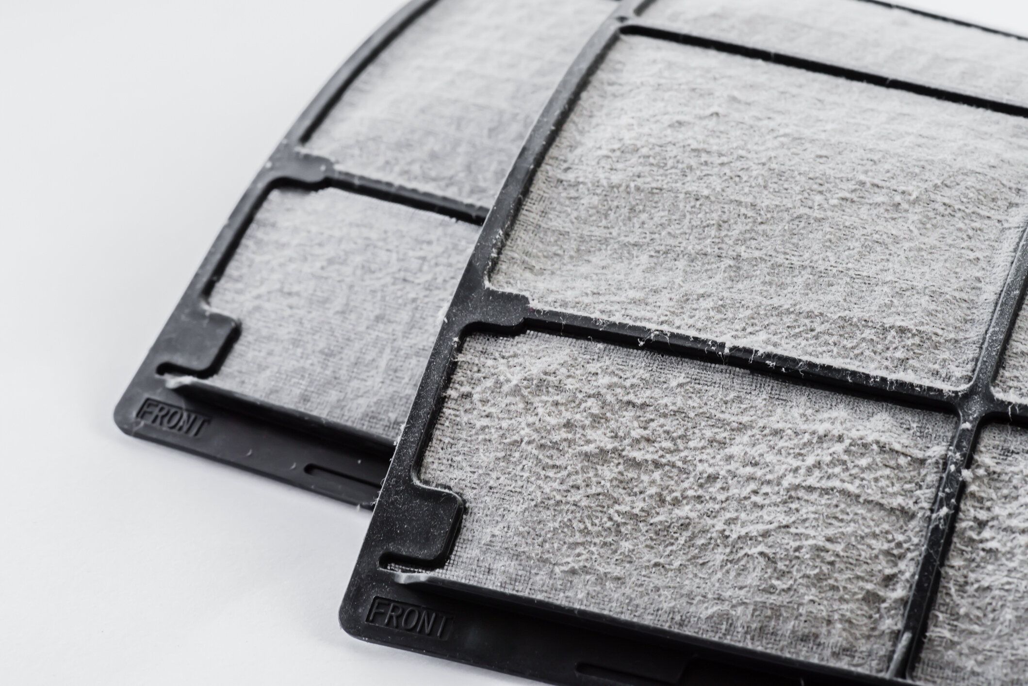 非常に汚れたエアコン フィルターにほこりのソフト フォーカス。