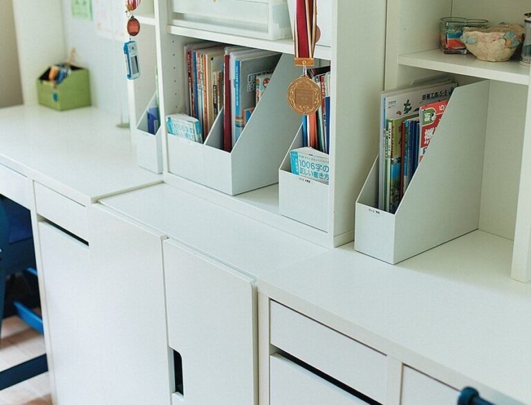 今日も床に放りっぱなし……になりがちな、ランドセルと教科書はどこに置くのが正解？