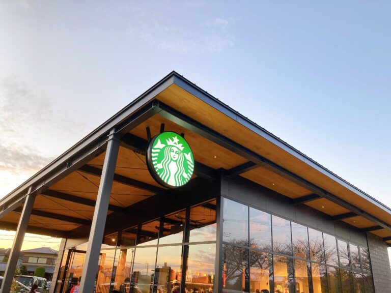 【スタバ】ハロウィン気分が120％味わえる！ちょっと怪しげな色のフラペチーノ