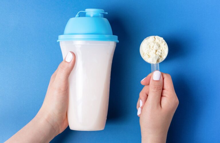 新事実発覚！貯めてる人はみんなプロテインを飲んでいる!?その謎を大解剖！