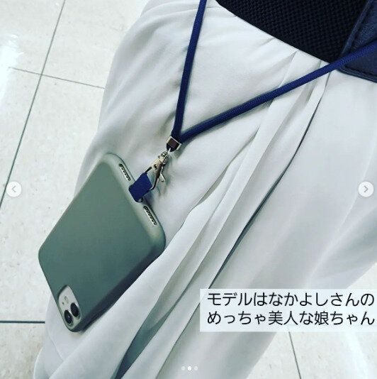 【セリア】手ぶらでスマホを持ち歩ける