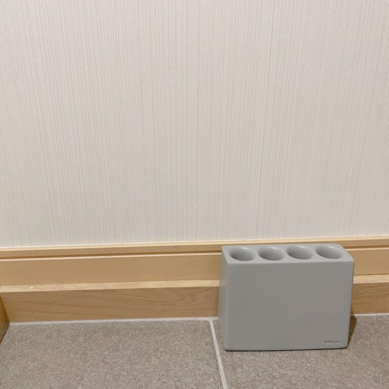「ごちゃつく」「乾かない」を解決してくれたミニマルな傘立てが想像以上に優秀だった！
