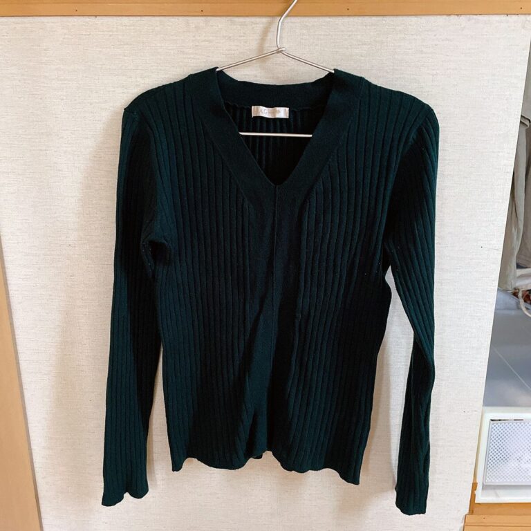 もうたたまなくてOK　この方法ならハンガーにかけてもニットが型崩れしない!