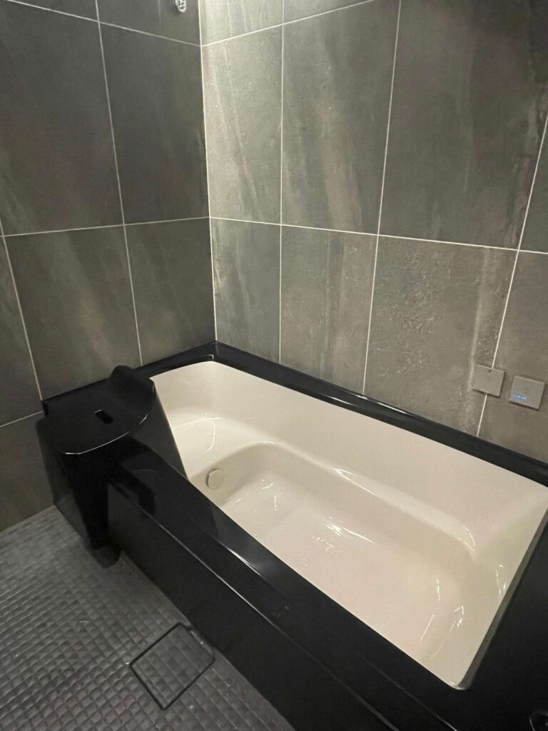 【お掃除】ダークカラーのお風呂でも綺麗に保つコツとは？