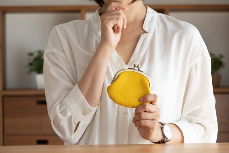 みんな勘違いしている!?「黄色の財布」VS「山吹色の財布」金運が上がるのはどっち？【Dr.コパの風水解説】