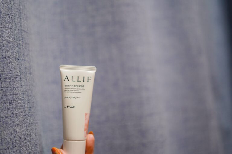 コスパ最強！これ1本でクマ・毛穴をカバーできるALLIEのノーファンデUV♡