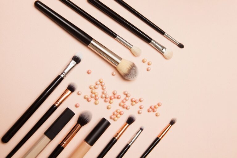 48歳からは要注意！一生懸命メイクをするほど痛くなる…を防ぐテクニック