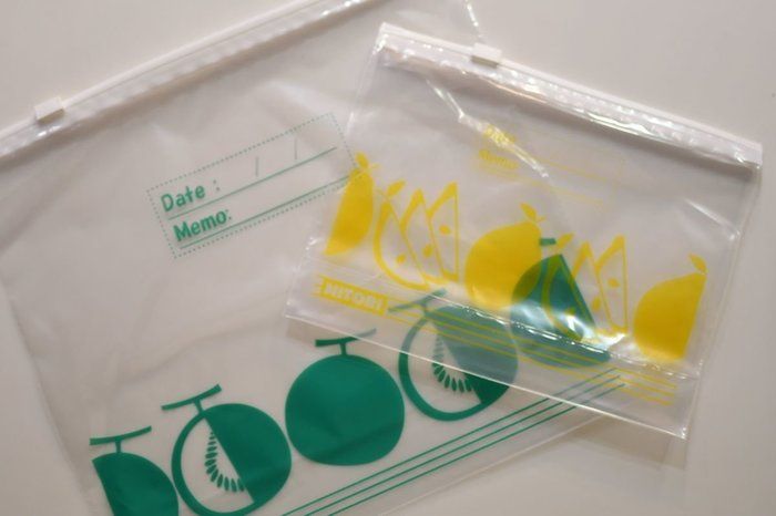 ニトリのスライドジッパーフリーザーは、マチがすごいんです。なんと大サイズはマチだけで8cm。