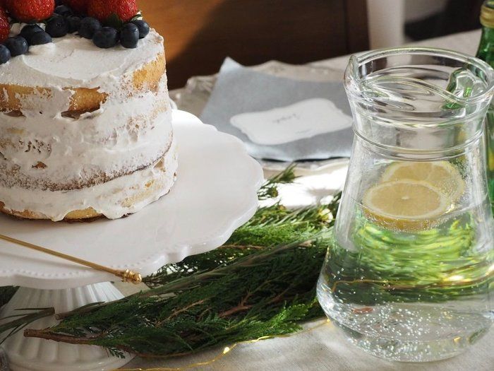 1.3Lとおもてなしにちょうどいい量が入ります。炭酸水や水にレモンやハーブなどをいっしょに入れてあげるだけで見た目も素敵な飲みもののできあがり!