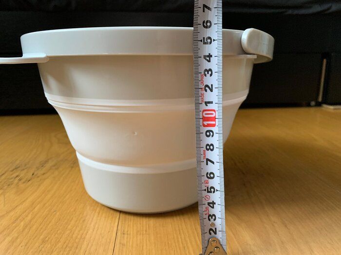 洗面所などたたんだ状態でフックに引っかけての収納もできちゃいます。