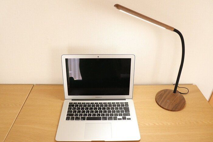 ヘッド部分も回転するので照らしたい方向にこまやかに調整できます