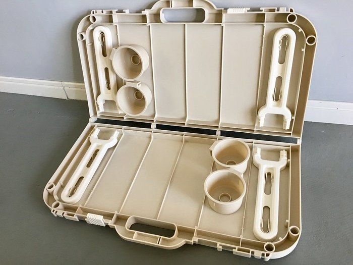 アウトドアに持っていけば活躍間違いなしの優秀アイテム!サイズは広げた状態で、幅61×奥行き55×高さ23cmになります。重さは約1.1kgで片手でもラクに持ち運べます。