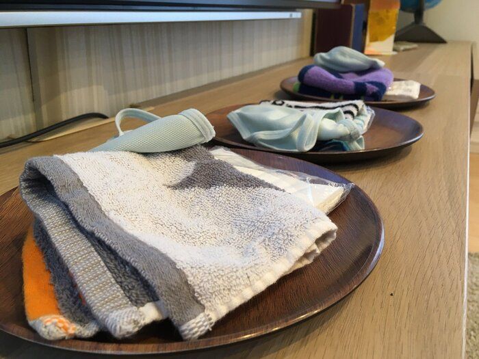 メラミン素材で木目調なので、リビングでも違和感ゼロ