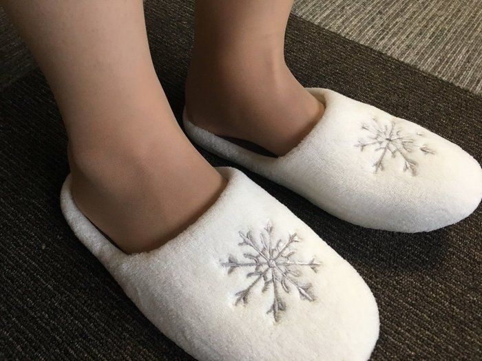 全体的に柔らかくて軽いので、履き心地がいいですよ。白なので汚れが気になるかもしれませんが、ネットに入れて丸洗いも可能です!