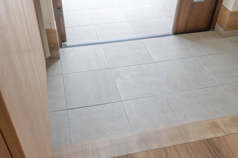 金運がない人の玄関にありがちな3大アイテムとは…？【Dr.コパの風水解説】