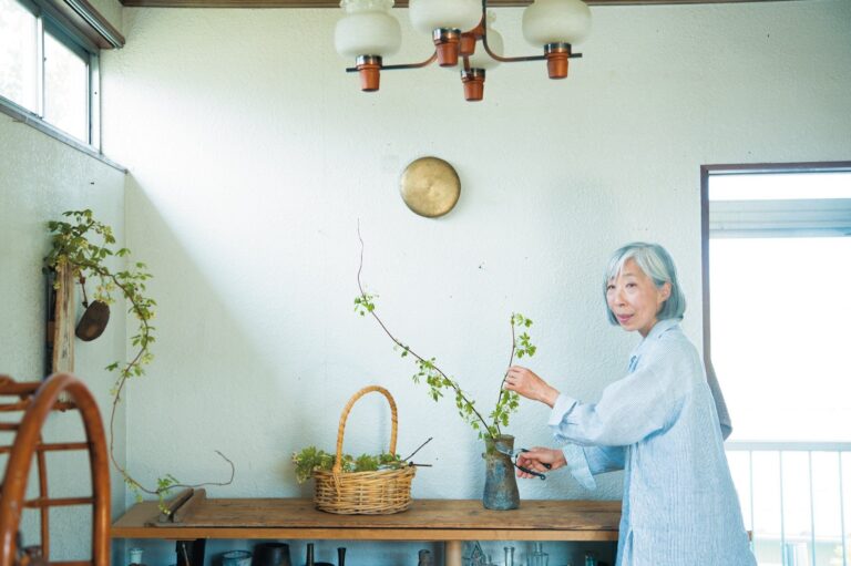 75歳。小さな花を生けているだけで、世界中の人とつながるようになりました
