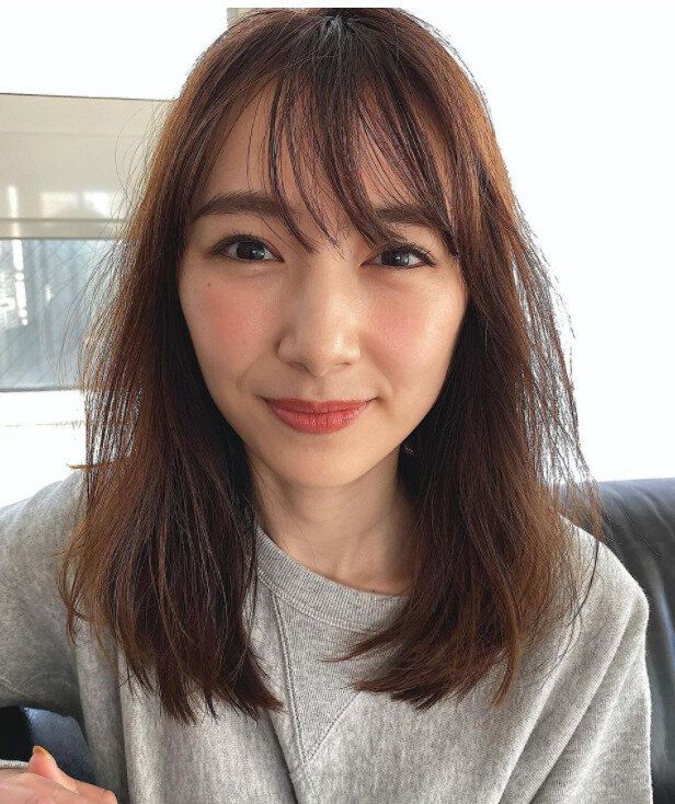 30代女性におすすめのヘアスタイル。ゆるふわ大人のナチュラルセミロング
