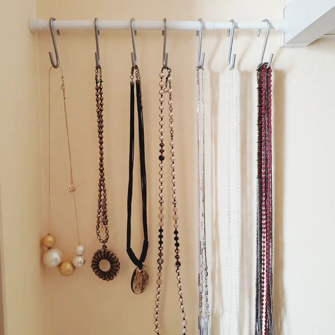 ネックレスの収納もつっぱり棒にお任せ!