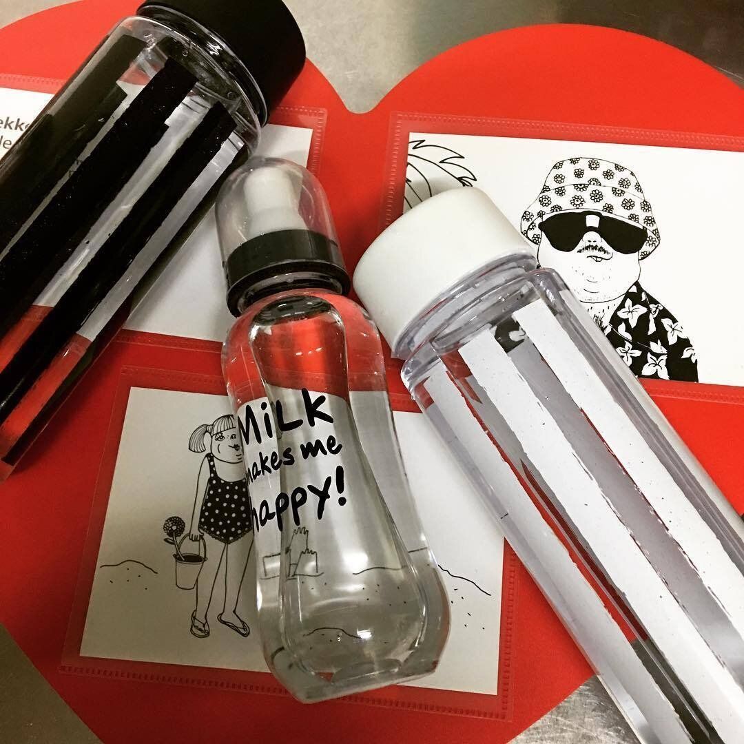 【セリア】ユニークなデザインが魅力！おしゃれなモノトーンボトル