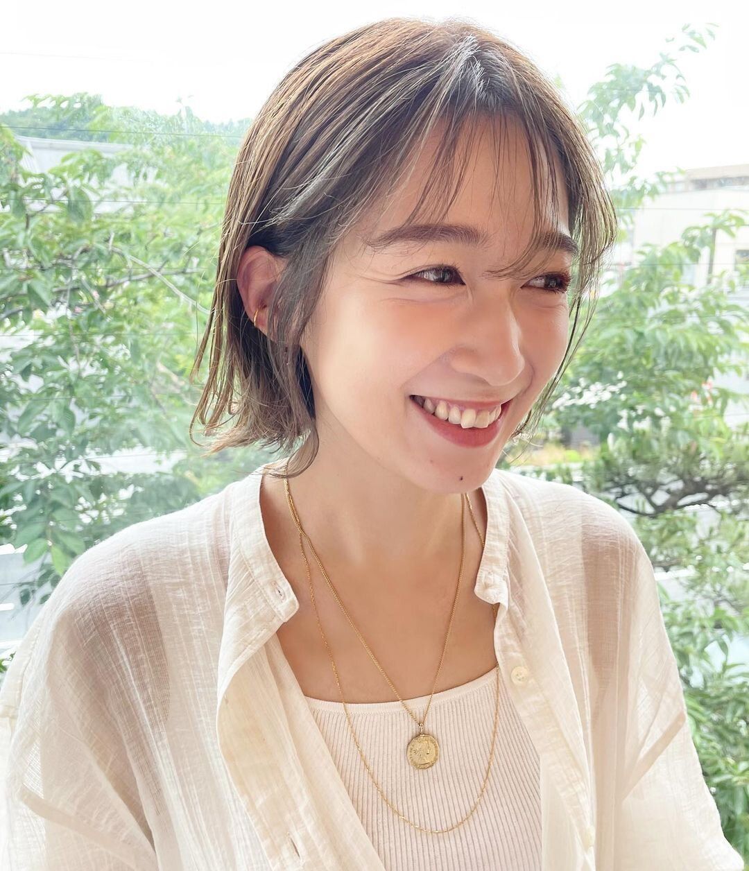 40代丸顔に似合うヘアスタイル 透け感あるシースルーショートボブ