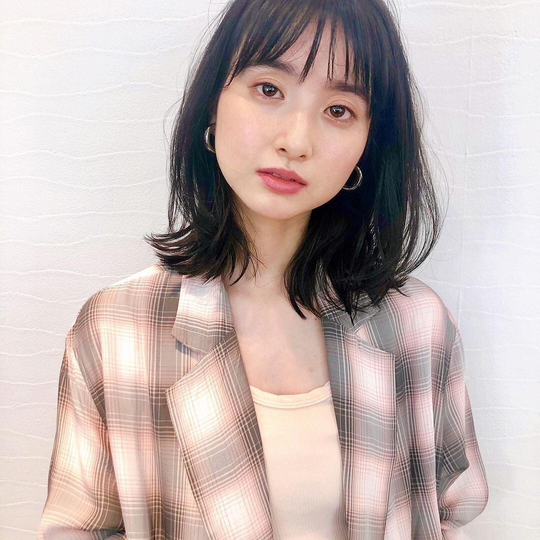 40代丸顔に似合うヘアスタイル 大人抜け感のあるヘアでトレンド感もアップ！