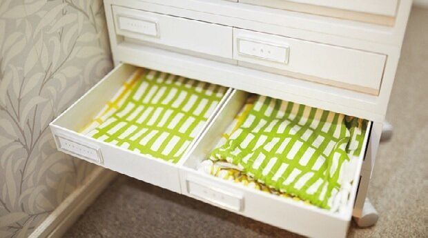 ラベルで中身がすぐわかる子どもの物専用引き出し。