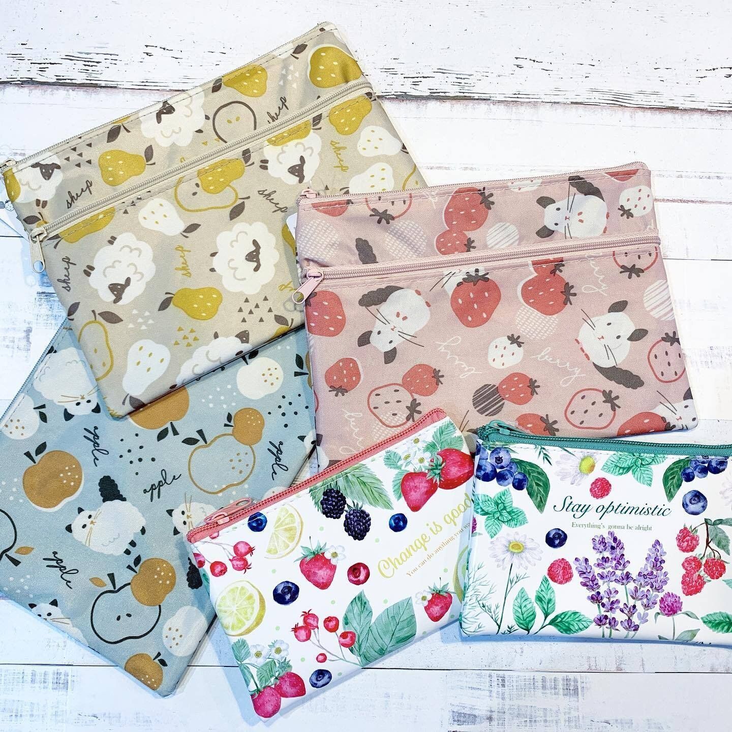 【セリア】カラフルなアニマル＆フルーツ柄のポーチ
