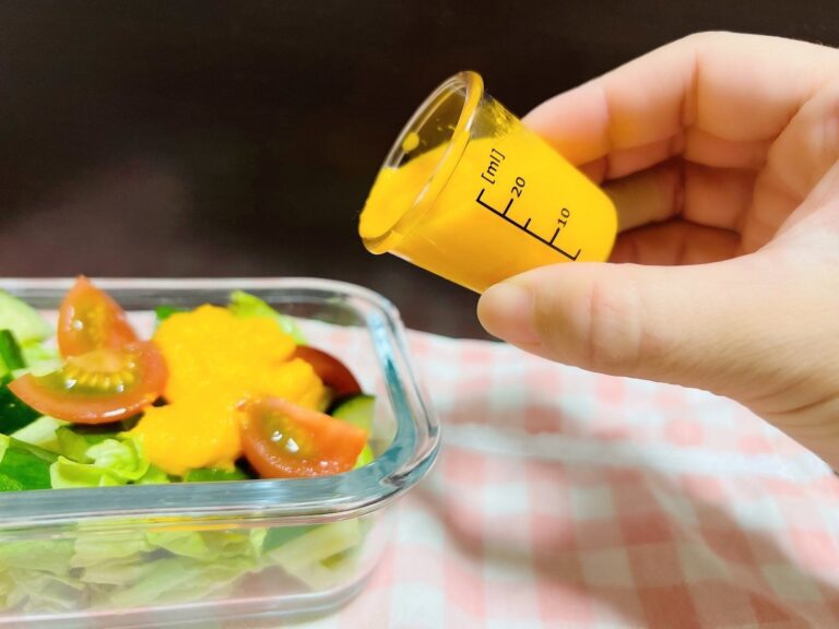 【こんなの欲しかった！】ダイソーのドレッシングカップが便利