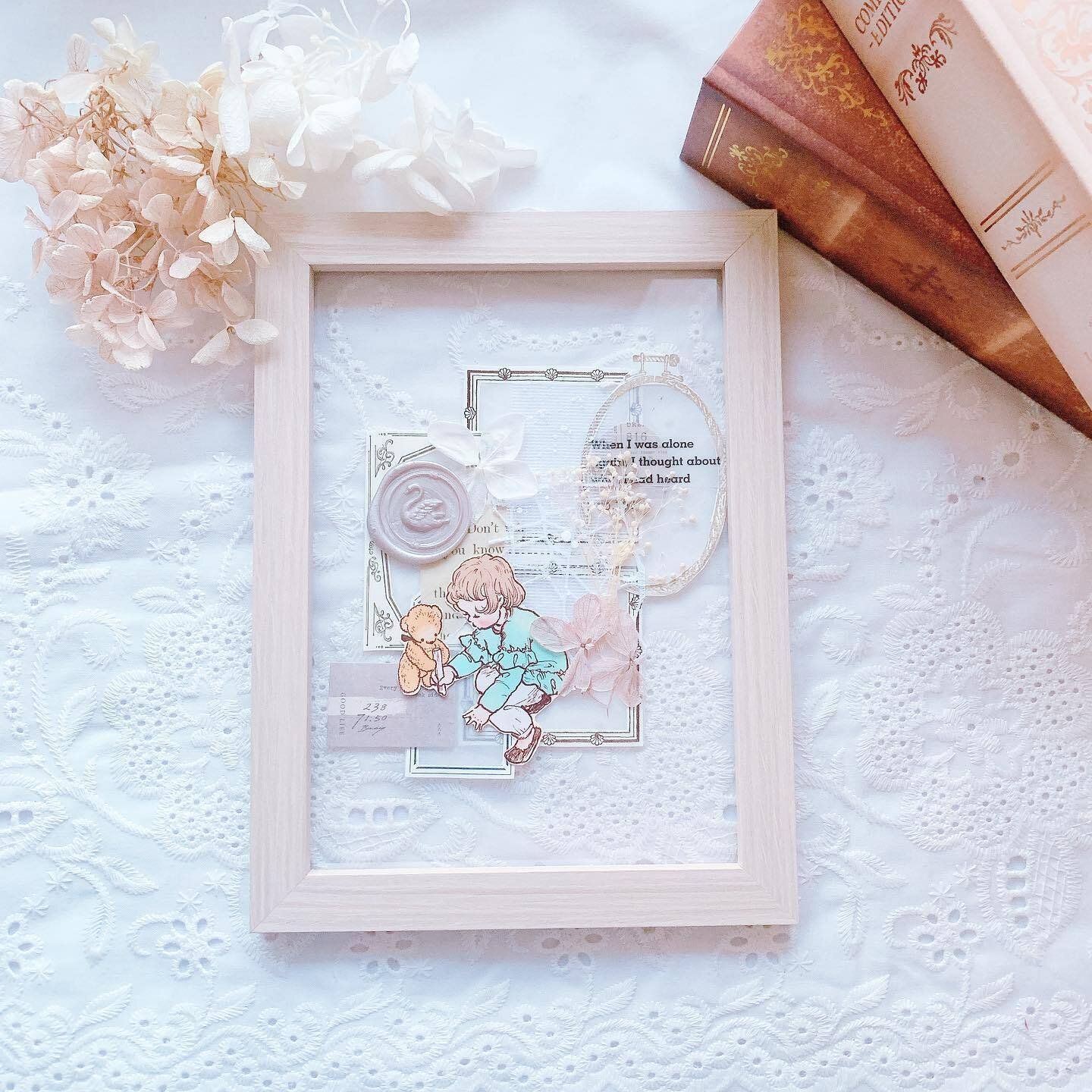 【セリア】コラージュ作品の透け感をそのまま残せるクリアなフォトフレーム