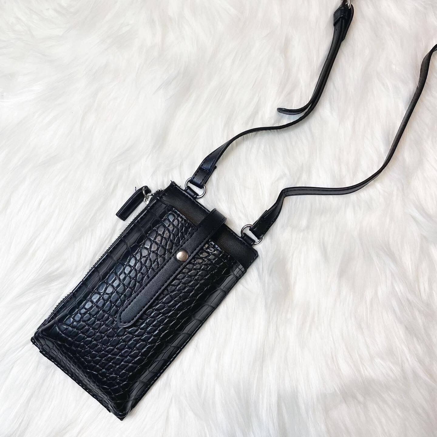 【3COINS】クロコ柄のスマホショルダーバッグは高見えするおしゃれアイテム