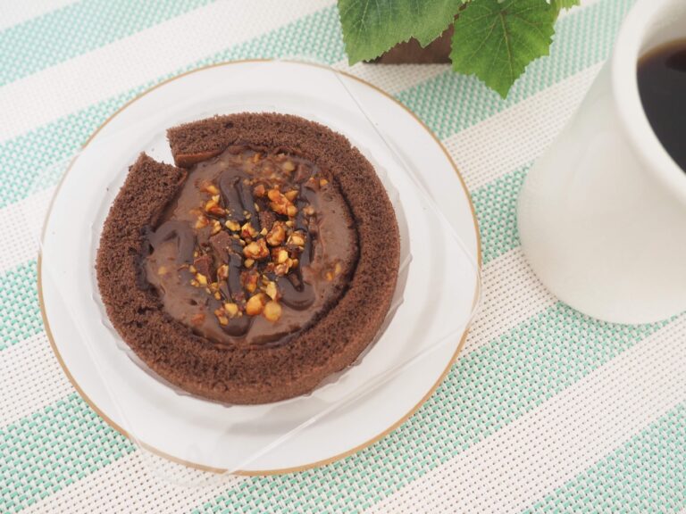 【ミニストップ】今回も大当たり！テオブロマ土屋公二シェフ監修「ショコラロールケーキ」はご褒美級