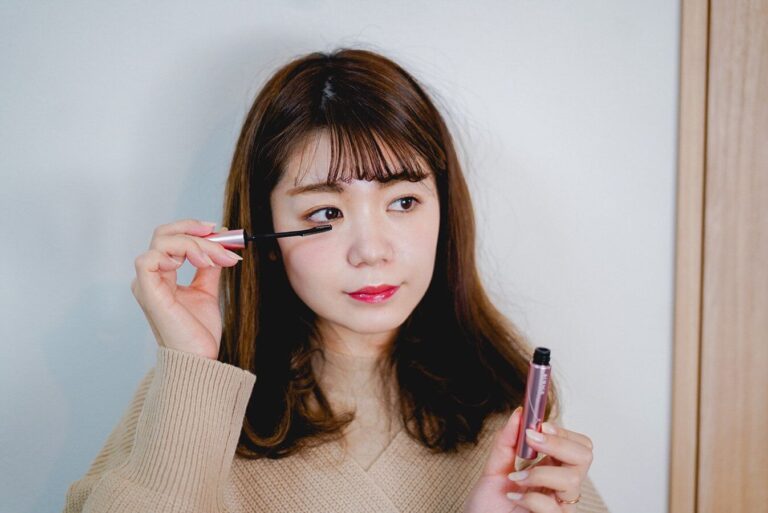 育毛サロン発！Wコームで美まつげをゲットできる美容液♪