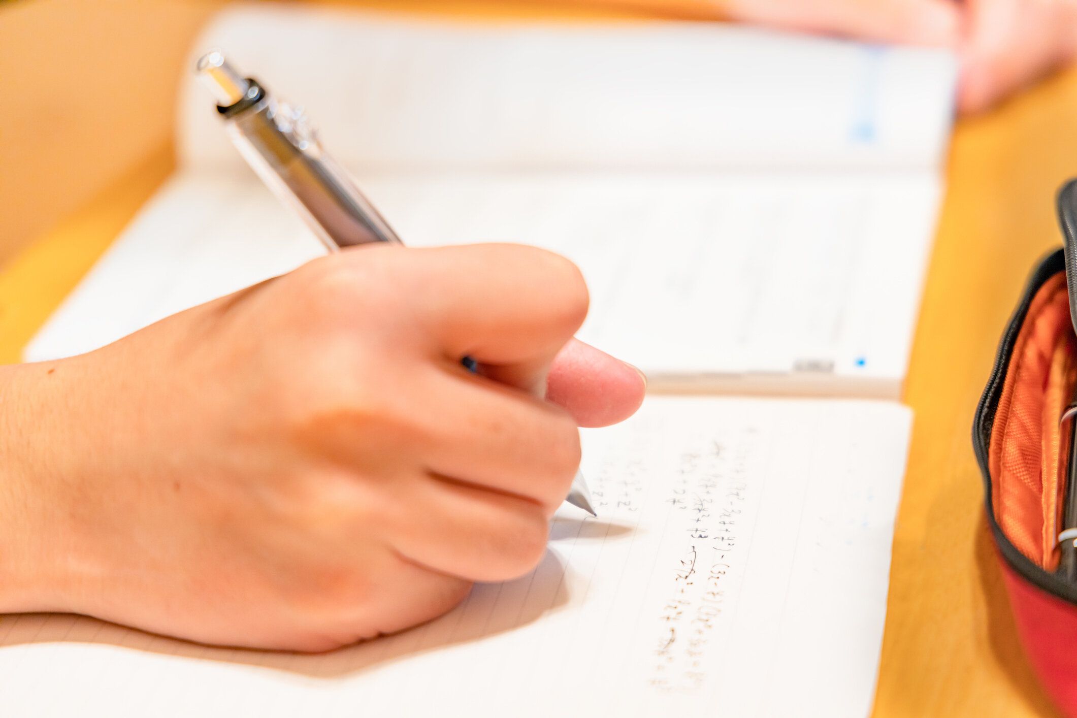 数学を勉強している学生