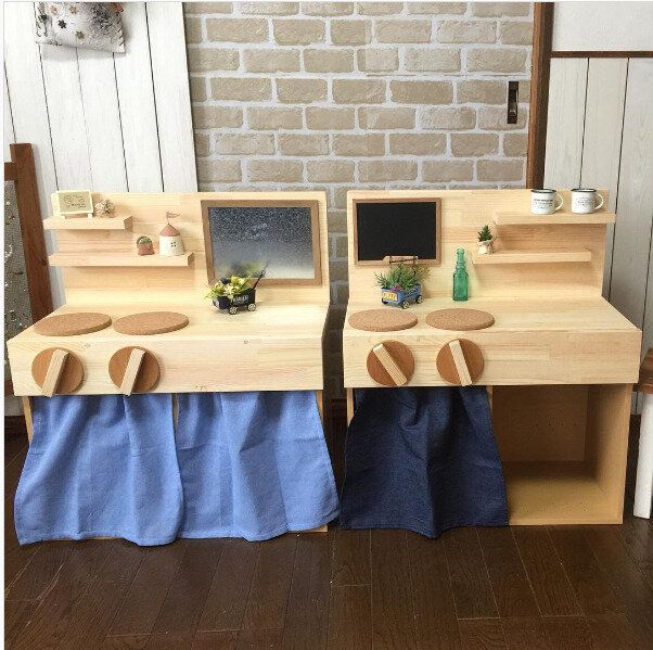 【セリア】ブルーのカフェカーテンをままごとキッチンの目隠しに