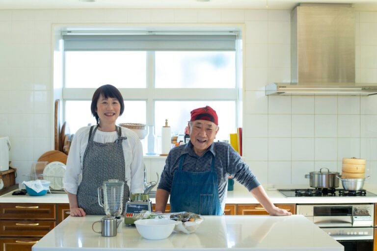 料理ベタで義父をイライラさせていた新米主婦が、 義父をアシスタントにして人気料理家になるまで