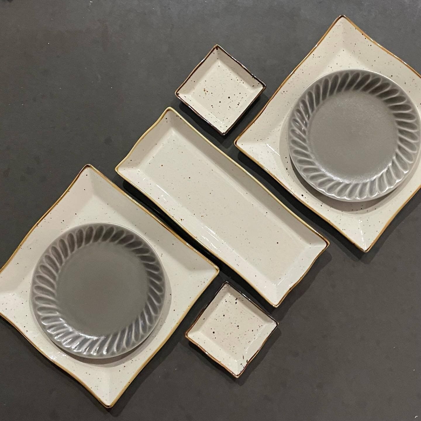 【3COINS】おしゃれな新作お皿もずらり