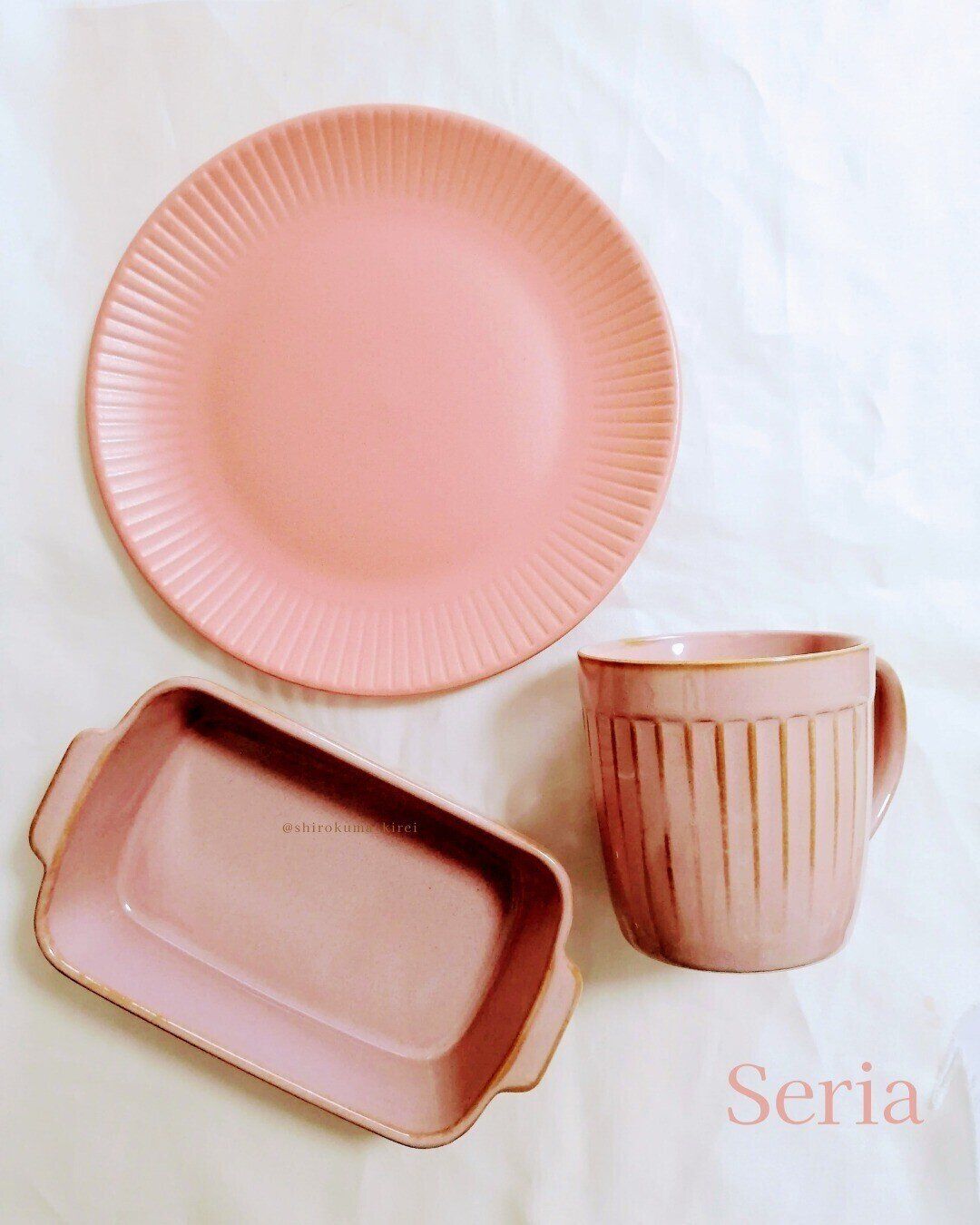 【セリア】くすみピンクがかわいい！カラーでそろえる食器