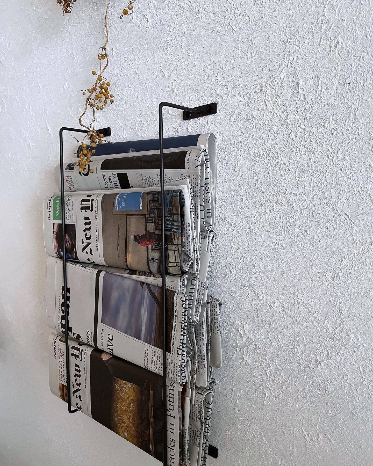 【セリア】英字新聞 × アイアンバーは相性ばつぐん