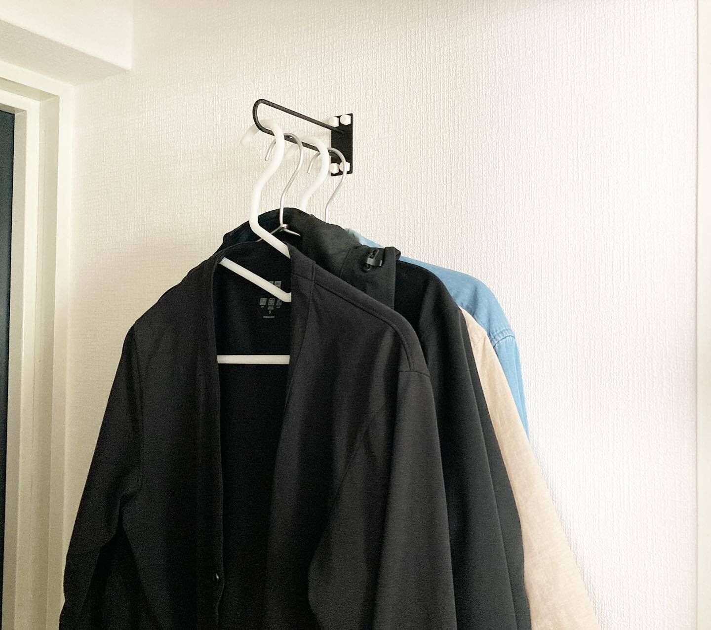 【セリア】「U型ブラケット」は衣服の収納にぴったり