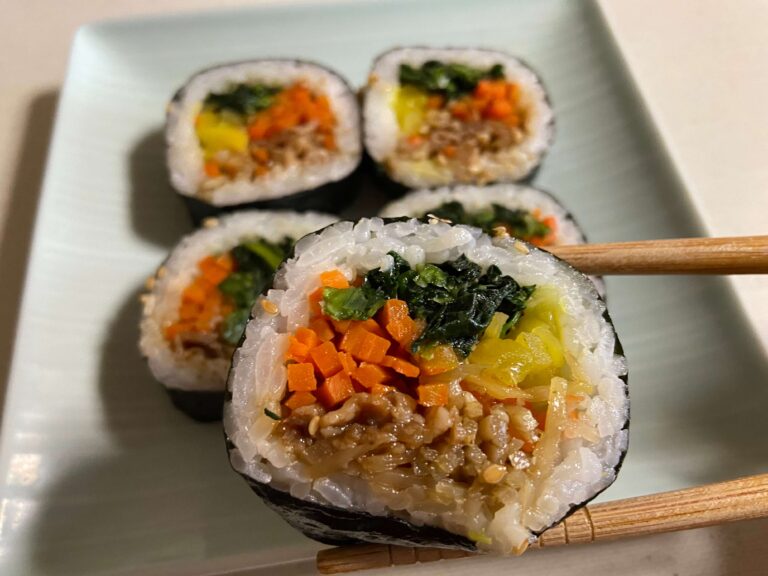 【ロピア】リピーター続出！牛カルビたっぷりの「キンパ」にやみつき！