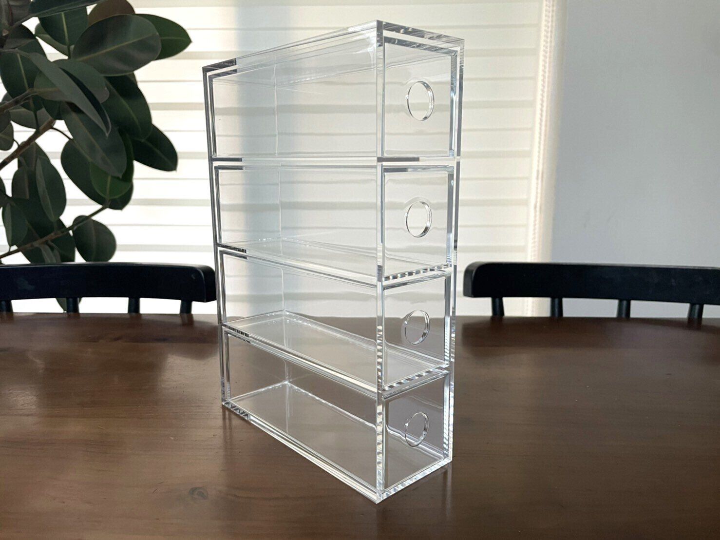 【無印良品】場所を選ばず使えるスグレもの!「アクリルメガネ・小物ケース」の賢い活用術