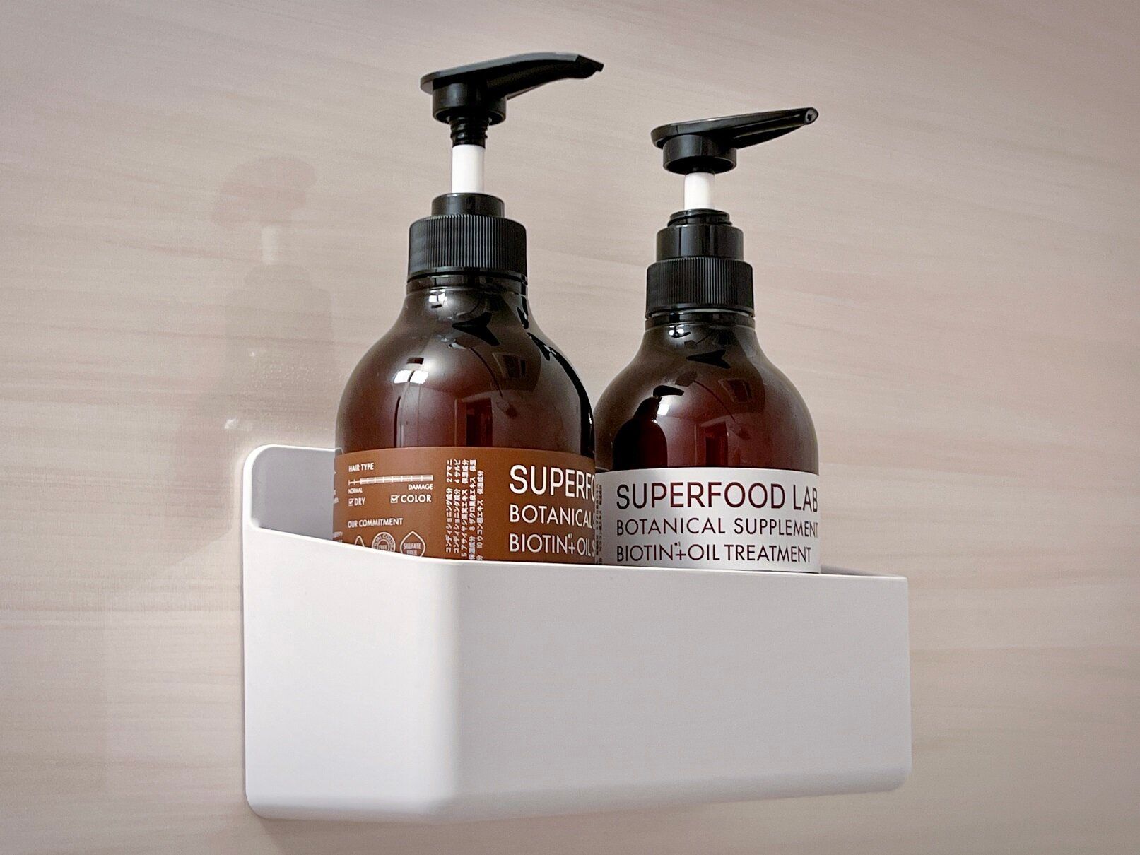 【ダイソー】550円でスッキリ浮かせる収納が完成！浴室、キッチンなどで活躍間違いなし