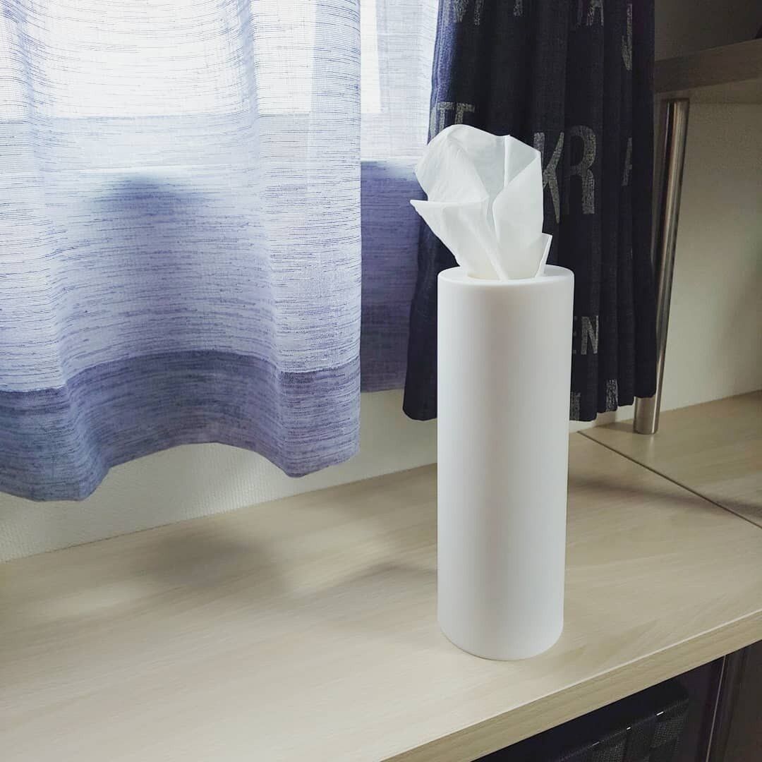 【セリア】スリムなデザインにうっとり！「ティシュー詰め替えボトル」