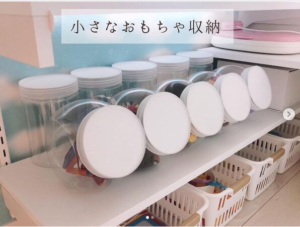 【セリア】まるで駄菓子屋さん!ボトル型保存容器をつかったおもちゃ収納