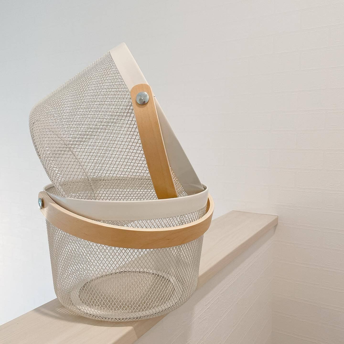 【ダイソー】インテリアに合わせて使える「ワイヤーカゴ」