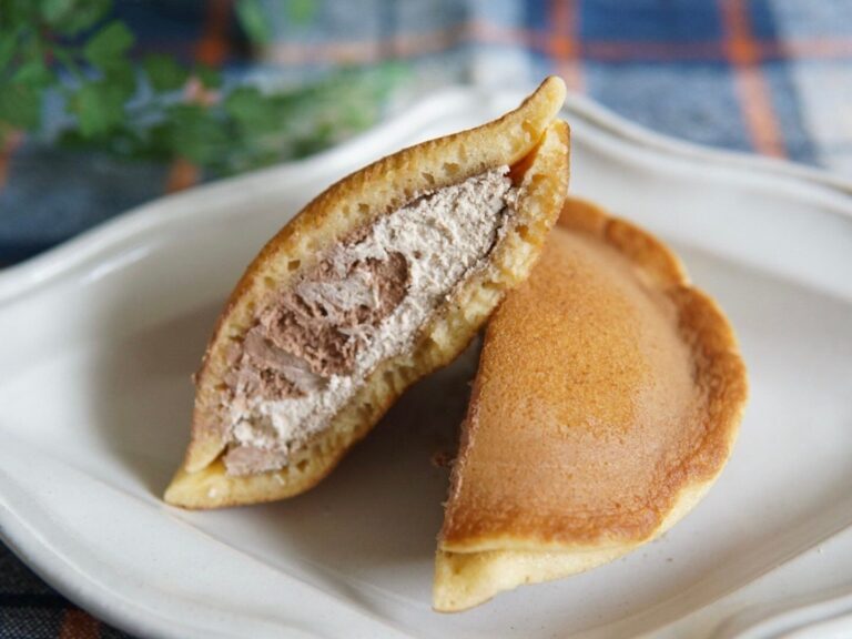 【ローソン】優しい味わいのコーヒーに濃厚チョコの組み合わせがたまらない「Uchi Café×猿田彦珈琲　カフェモカ　どらもっち」