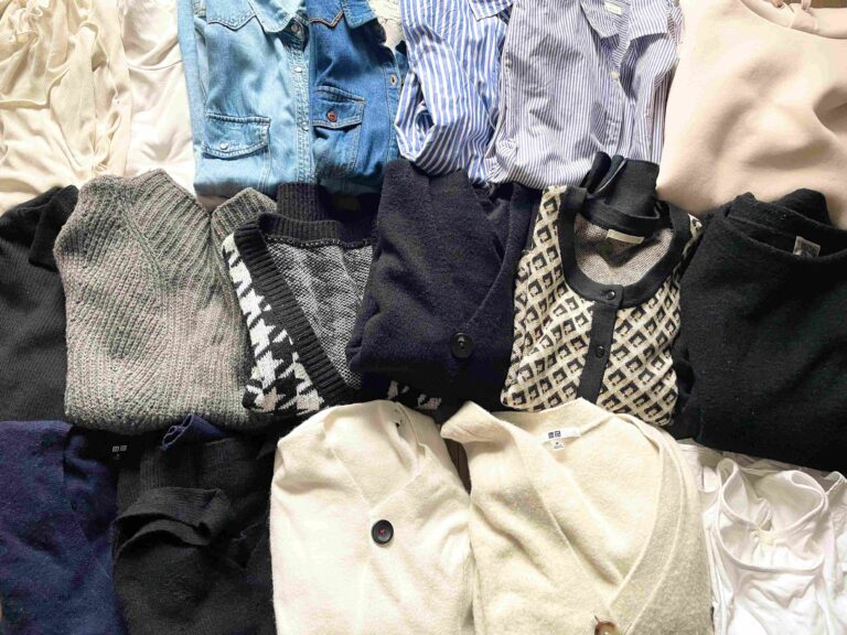 【服を減らす】18着しかない冬服に似ている服が4枚も！でも捨てない理由とは？