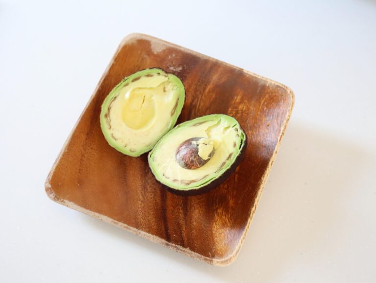 捨てないで！熟しすぎたアボカドをひと工夫でおいしいおつまみに